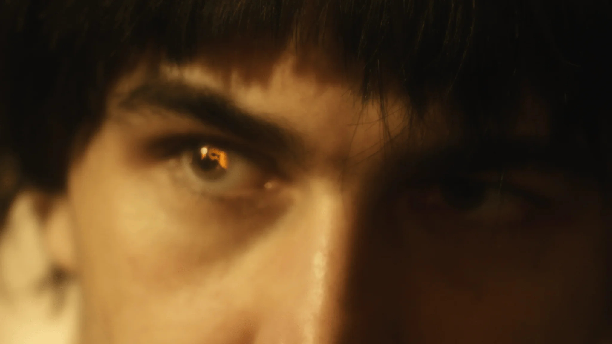 BEGE - BRUCE LEE still 2